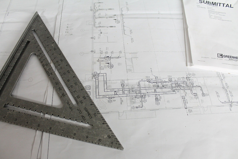 To assess the suitability of various methods of contracting, it is necessary to take into account the risks that both the customer and the contractor (engineering firm) face To assess the suitability of various methods of contracting, it is necessary to take into account the risks that both the customer and the contractor (engineering firm) face